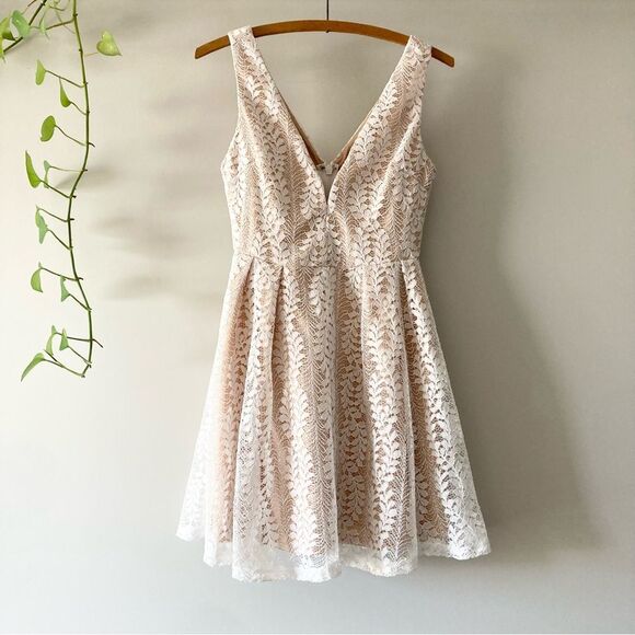 Lulus All of My‎ Heart White Lace Skater Dress XS - Picture 3 of 7